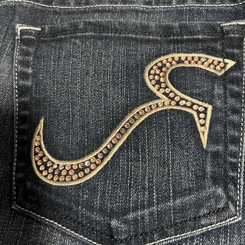 Rock & Republic medium wash small Swarovski embellished pockets - Picture 4 of 8